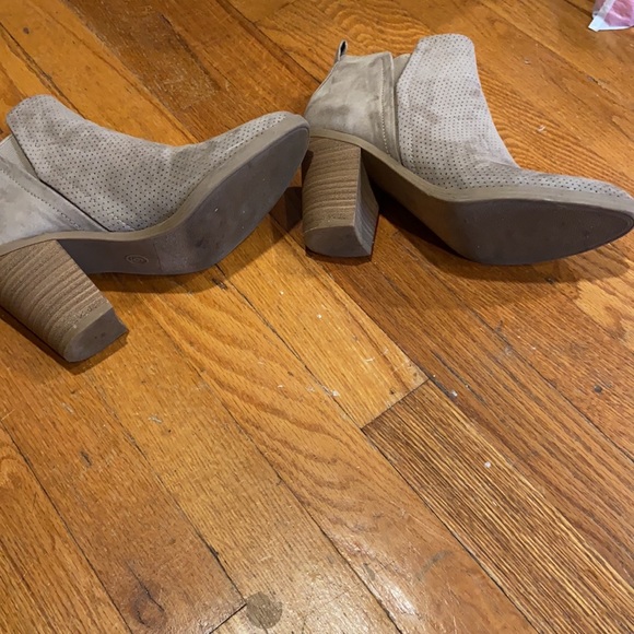 Universal Thread booties - Picture 2 of 5